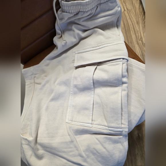 SKIMS Boyfriend Fleece Cargo Pant | Buff (Cream White) | Size S | NWT - Picture 3 of 5